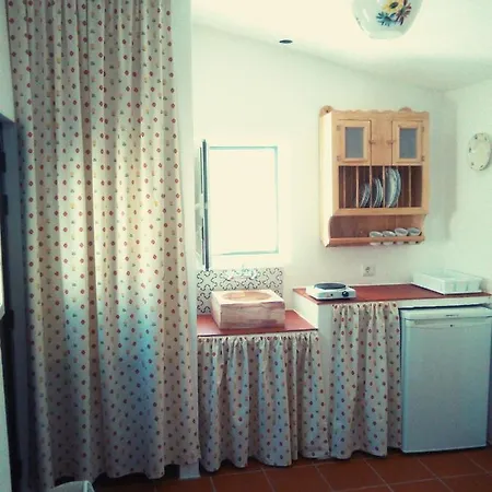 Palheiros Da Ribeira *