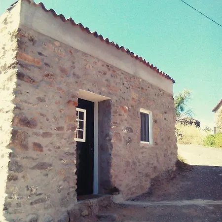 Palheiros Da Ribeira