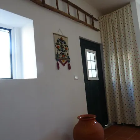 Palheiros Da Ribeira