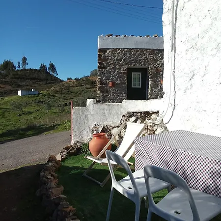 Palheiros Da Ribeira Εξοχικό σπίτι *