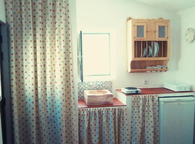 Palheiros Da Ribeira *