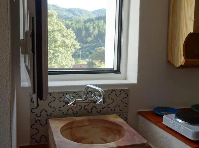 Palheiros Da Ribeira Landhaus *