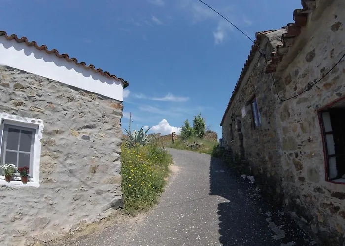 Palheiros Da Ribeira Landhaus